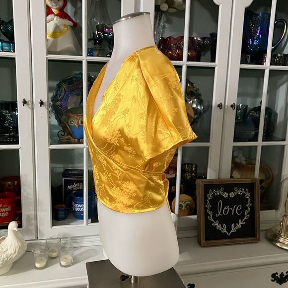 Golden Yellow Crop Top Sz Small SHEIN - Picture 3 of 9